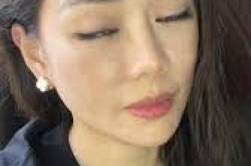 75岁的刘晓庆与网红王婆同台全程冷脸少互动被质疑是耍大牌！