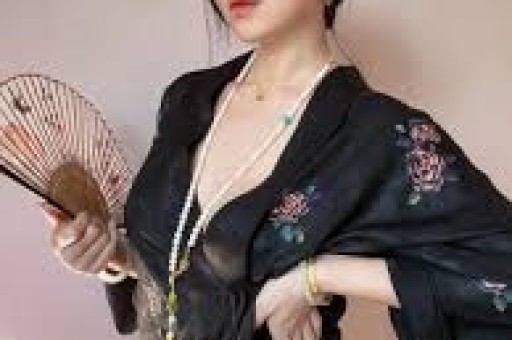 61岁女星揭娱圈内幕！38年拒4次潜规则曝富豪饭局明码标价