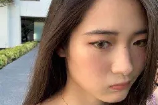 彻底塌房海外刘亦菲合照裁人炸翻越南全网真的是傲慢耍大牌？